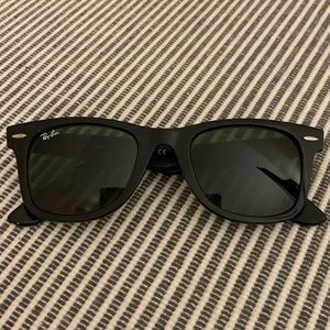 Women’s Ray Ban Wayfarers